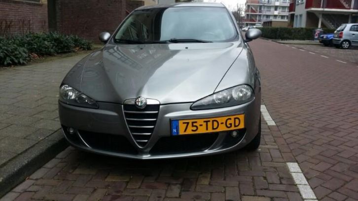 Alfa Romeo Alfa-147 1.9 JTD 3DR 88KW 2006 Grijs VASTE PRIJS 