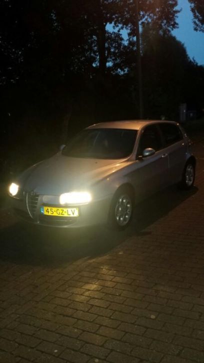 Alfa Romeo Alfa-147 1.9 JTD 5DR 2001 Grijs