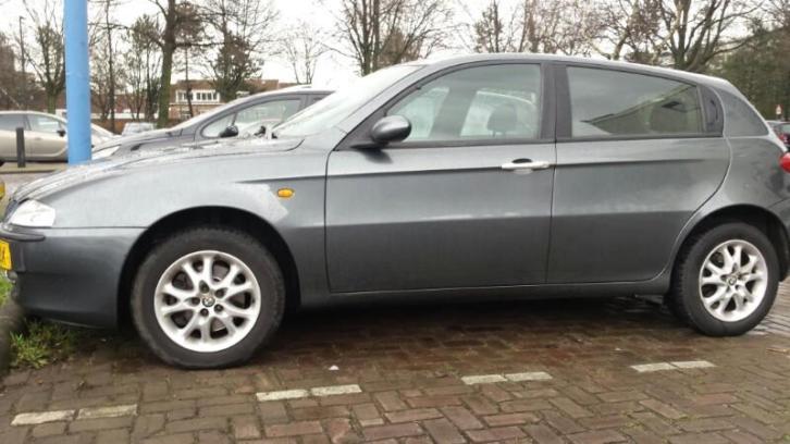 Alfa Romeo Alfa-147 1.9 JTD 5DR 2001 Grijs