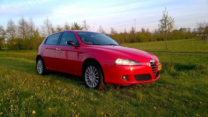 Alfa Romeo Alfa-147 1.9 JTD 5DR 2005 Rood