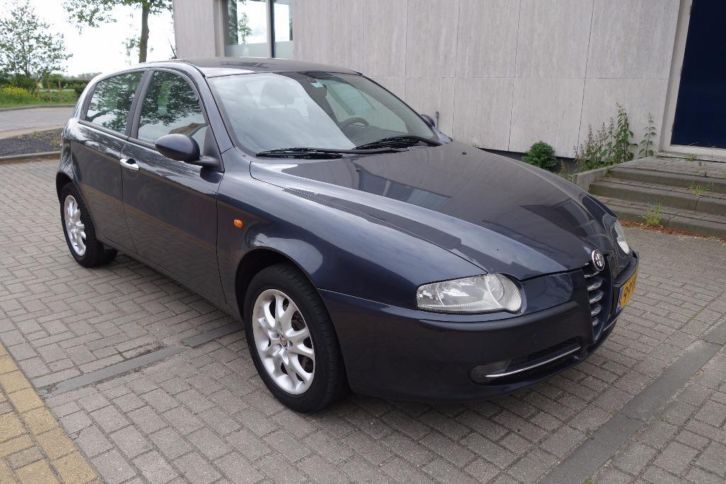 Alfa Romeo Alfa-147 2.0 T.spark Lusso Luxe 5DR 2001 Blauw