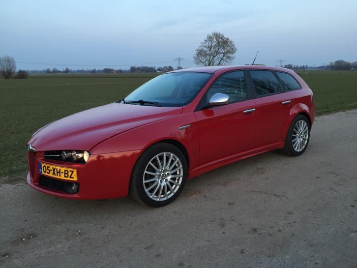 Alfa Romeo Alfa-159 2.2 JTS SW 2007 Rood