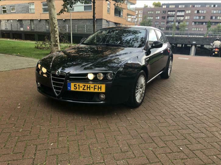 Alfa Romeo Alfa-159 2.4 Jtdm 20V SW Zwart