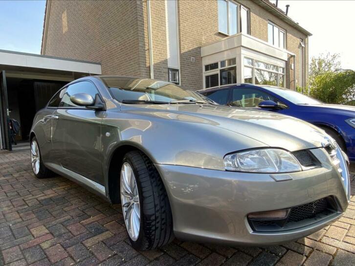 Alfa Romeo Alfa-GT 2.0 JTS 2006 Grijs nw apk en zgan distri