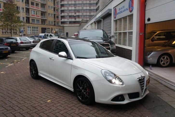 Alfa Romeo Giulietta 1.4 T Aut. PANORAMA  LEER  BOSE  LED