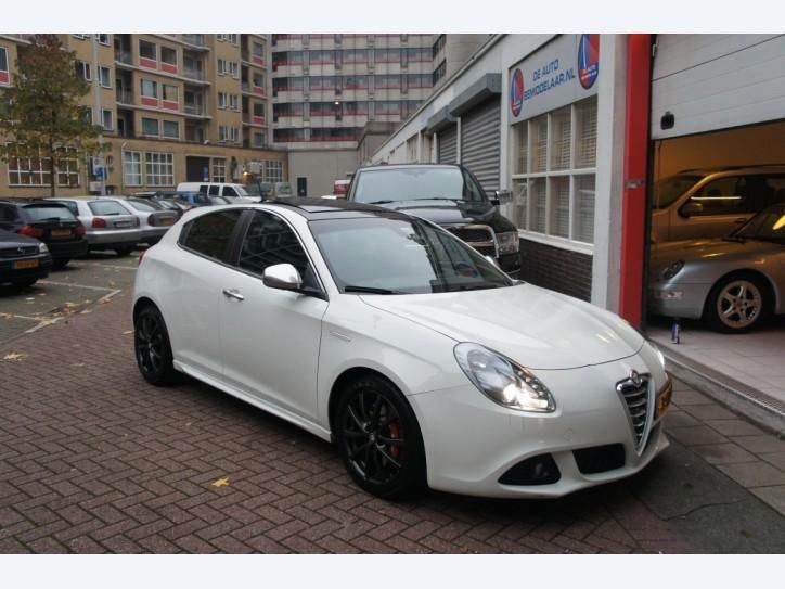 Alfa Romeo Giulietta 1.4 T Aut. PANORAMA  LEER  BOSE  LED