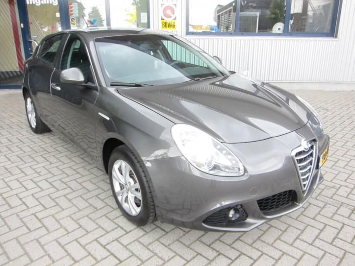 Alfa Romeo Giulietta 1.4 T Distinctive 170PK NAVIECCLMVCR