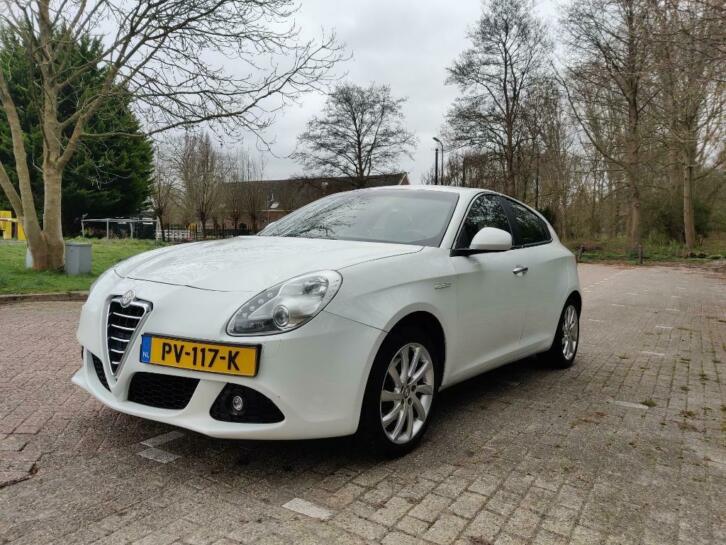 Alfa Romeo Giulietta 170 PK  Automaat  Xenon verlichting