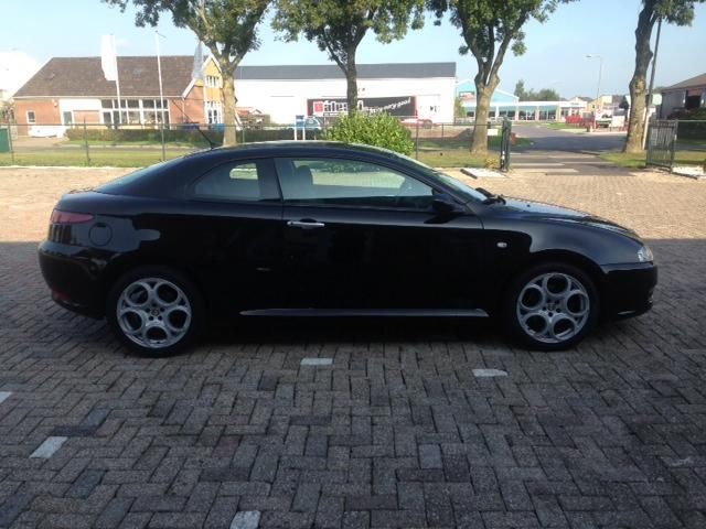 Alfa Romeo GT 1.9 JTDM 16V, 2004, Zwart met GTA velgen