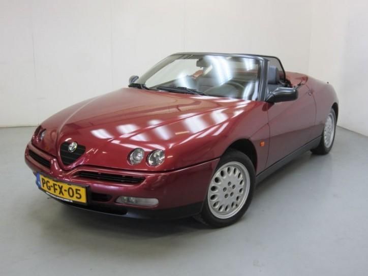 Alfa Romeo Spider 2.0-16V T.Spark Nieuwe Distributie.