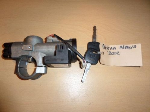 Almera N16 Contactslot met 2 sleutels en leesring Bj 00-04