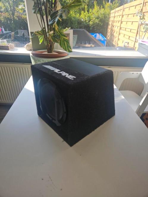 Alpine subwoofer auto