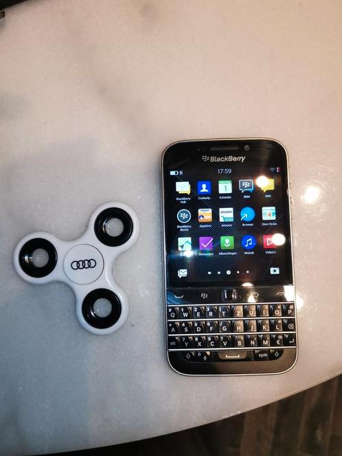 Als nieuw werkend blackberry classic met telegram, spotify e