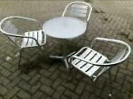 Aluminium tafels en stoelen