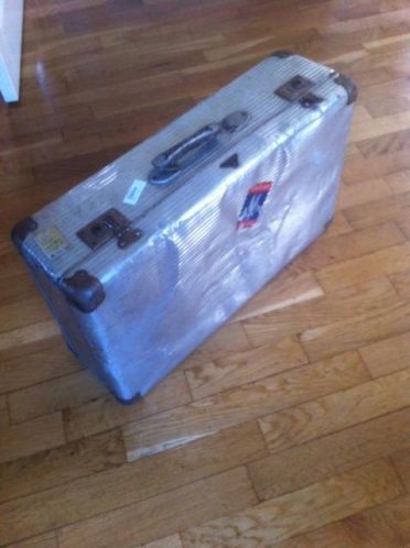 aluminium vintage koffer voor op oldtimer