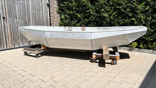 Aluminium visboot  roeiboot  vlet  grachtenboot  karper