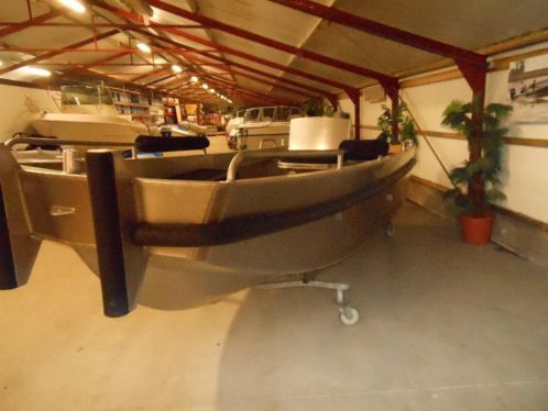 Aluyard 500 worker centerconsole zelflozend zwarte kussenset