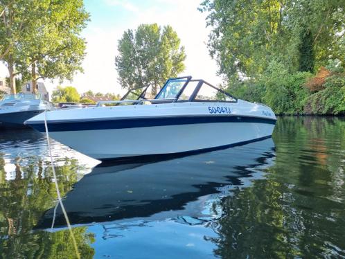 Amerikaanse Speedboot met 60 pk 2tkt 5 m lang incl. Trailer