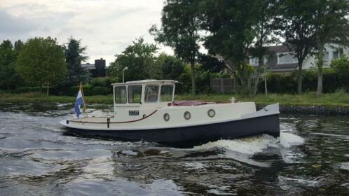 Amsterdamse sleepboot 1930 met zodiac bijbootje 2 pk motor