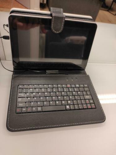 Android tablet met hoesje en toetsenbord.