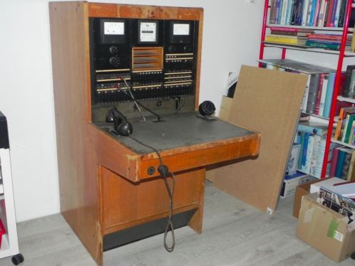 antieke telefooncentrale met koord, meetinstrumenten (jr 50)