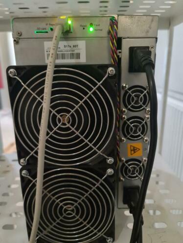 Antminer S17E 60THS