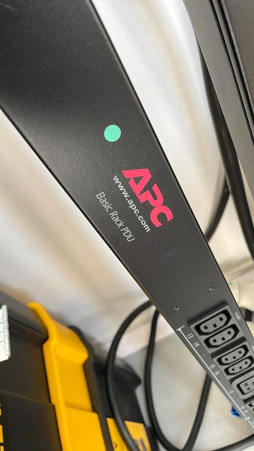APC Basic Rack PDU AP7553 x2