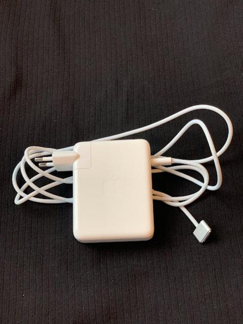 Apple 140W USB-C Power adapter with magnetic charger