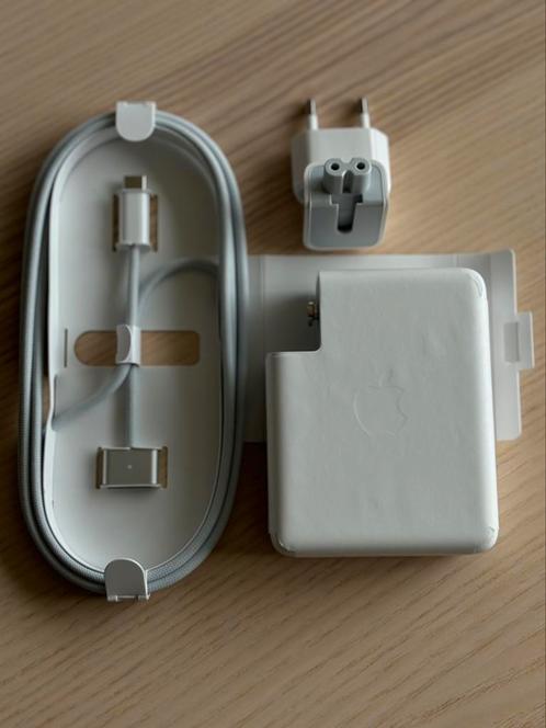 Apple 140W USBC  MagSafe3 power adapter