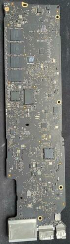 Apple A1466 Logic Board 1.8Ghz 8GB  Waterschade