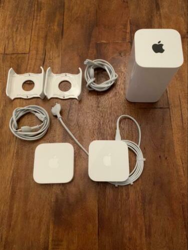 Apple AirPort Extreme en 2 x Airport Express incl wandhouder