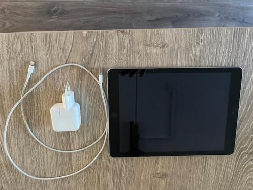 Apple iPad 2018 32 GB spacegrijs met originele adapter