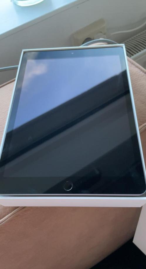 Apple iPad 2022 64gb Space grey. Plus oplader