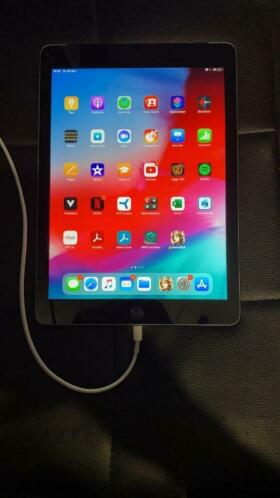 Apple iPad 9.7 inch 32GB 2018