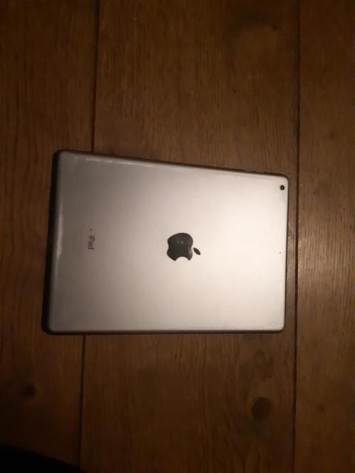 Apple iPad air 12.4.6 met lichte beschadiging