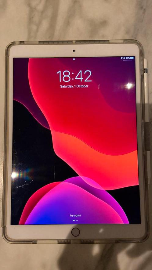 Apple iPad Air (2019) 64GB WiFi Gold  Apple pen 1e  Case