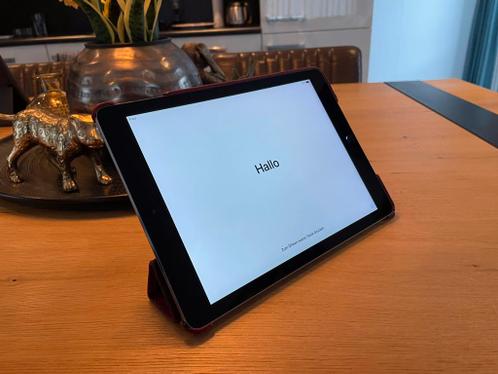 Apple iPad Air 32 GB Gray incl. iPad Air Leather Slim Cover