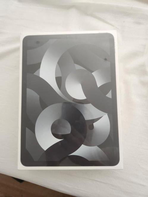 Apple iPad air (5th gen) 10.9inch WiFi 64gb gray