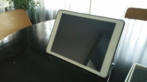  Apple iPad Air - WiFi - 16 GB- Silver