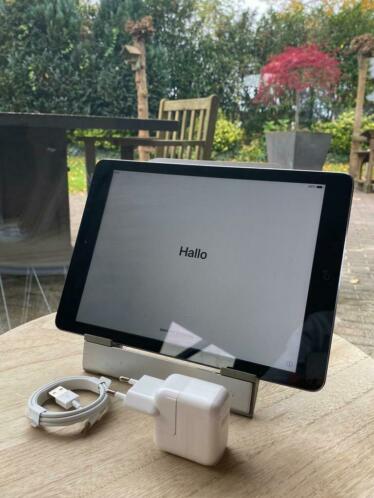 Apple iPad Air Zwart  16GB  Nieuwe originele lader  hoes