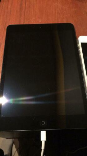 Apple Ipad Mini 1 space gray 16GB met twee hoesjes