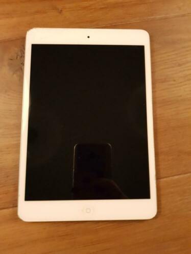 Apple IPad mini 2 - 32gb, laadt sinds gisteren niet meer op.