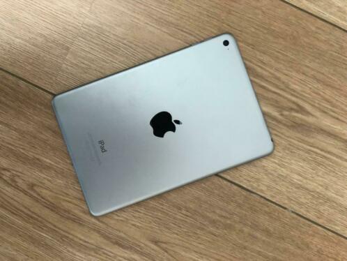 Apple Ipad Mini 4 128 GB with a case