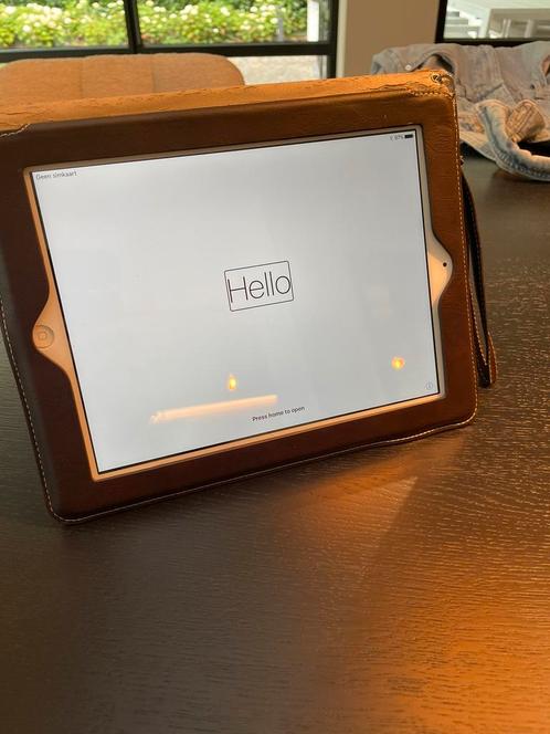 Apple iPad Model A1460, 4e generatie , gebarsten scherm.