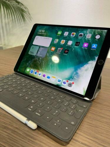 Apple iPad Pro 10,5 (2017) (incl Smart keyboard en pen)