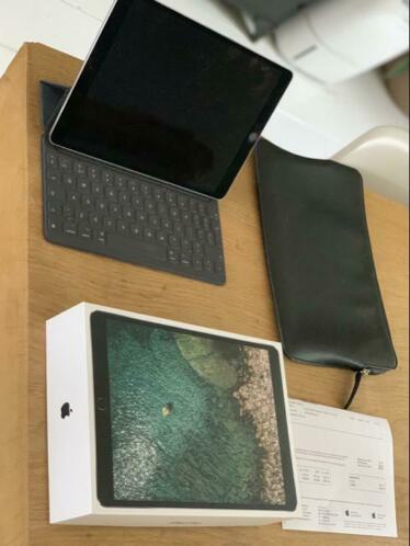 Apple iPad pro (2018) 10,5 inch  lederen hoes  keyboard