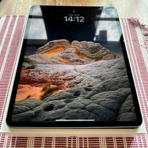 Apple iPad Pro (2021) (12.9-inch)(5th generation) (256 GB)