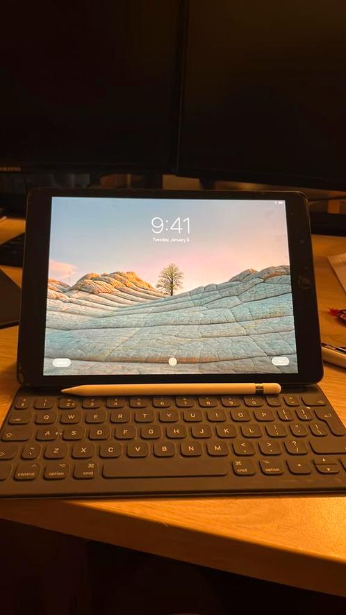 Apple iPad  Smart Cover smart keyboard  Apple pen. 32 gb