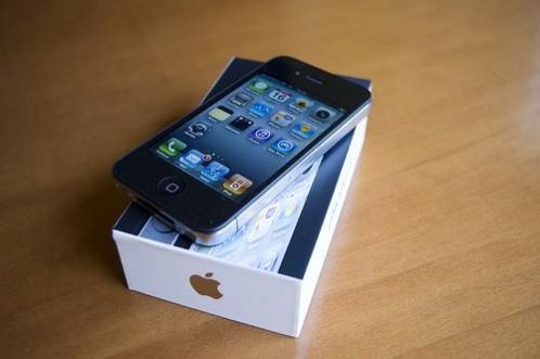 Apple Iphone 4 ( met hoesjes nieuwe lader) 
