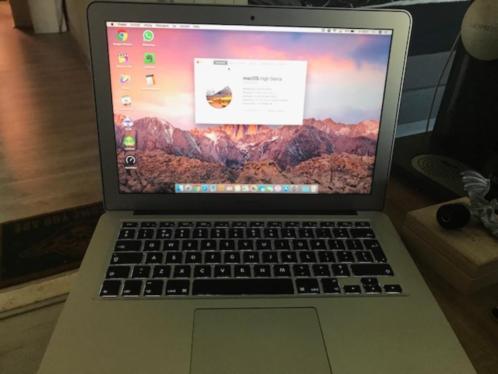 Apple laptop 2017 1.8Ghz i5 8GB Geheugen